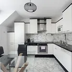Vienna Roof Top Apartment With Terrace, Parking And Ac